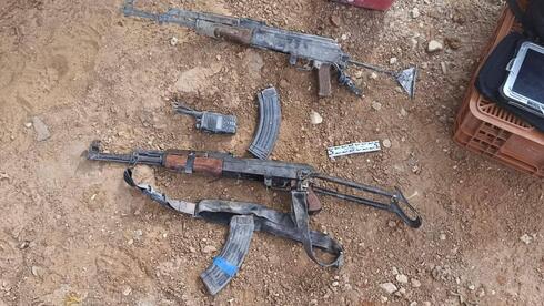 נשק שאותר בגן בקיבוץ בבארי, מקרבות ה-7 באוקטובר