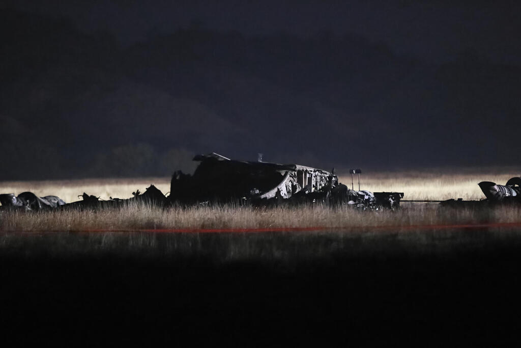 Место крушения (Фото: AP Photo/Zurab Tsertsvadze) התרסקות מטוס צבאי טורקי בגאורגיה