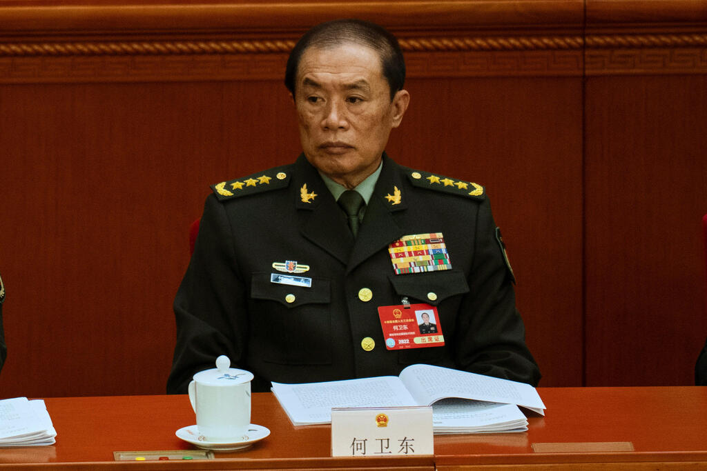 The purge at the top continues: He Weidong, China’s No. 2 military official, disappeared in March, and last month Beijing announced he is suspected of corruption (Photo: AP/ Ng Han Guan) הא וויידונג גנרל ב צבא סין מס' 3 בצבא שהודח ונעצר בחשד לכאורה בשחיתות בספטמבר בצילום ממרץ 2025