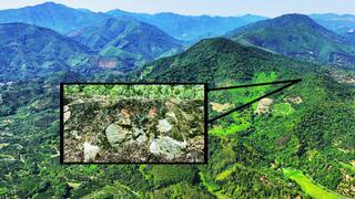 תמונה פנורמית של מכתש ג'ינלין, עם מיקום משוער של שפת המכתש