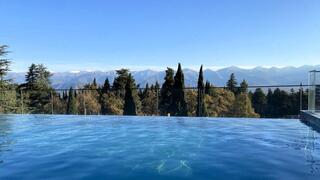 הבריכה בציננדלי אסטייט