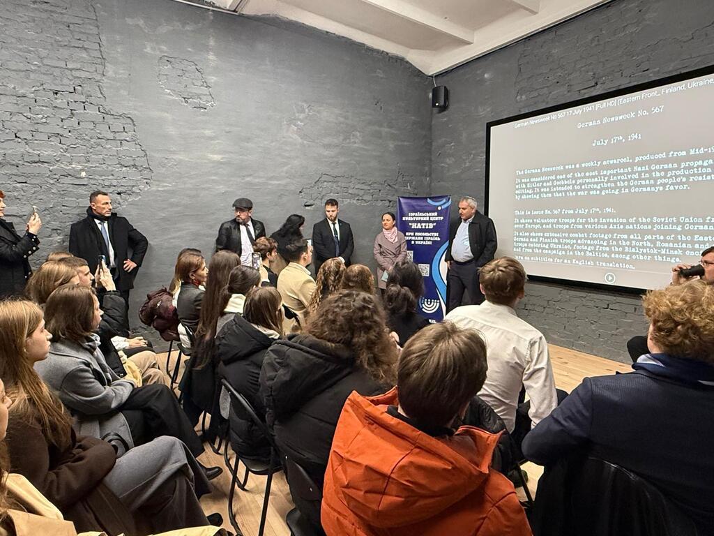 Во время встречи со студентами (Фото: пресс-служба "Натив") Во время встречи со студентами