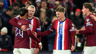 הולאנד חוגג עם החברים