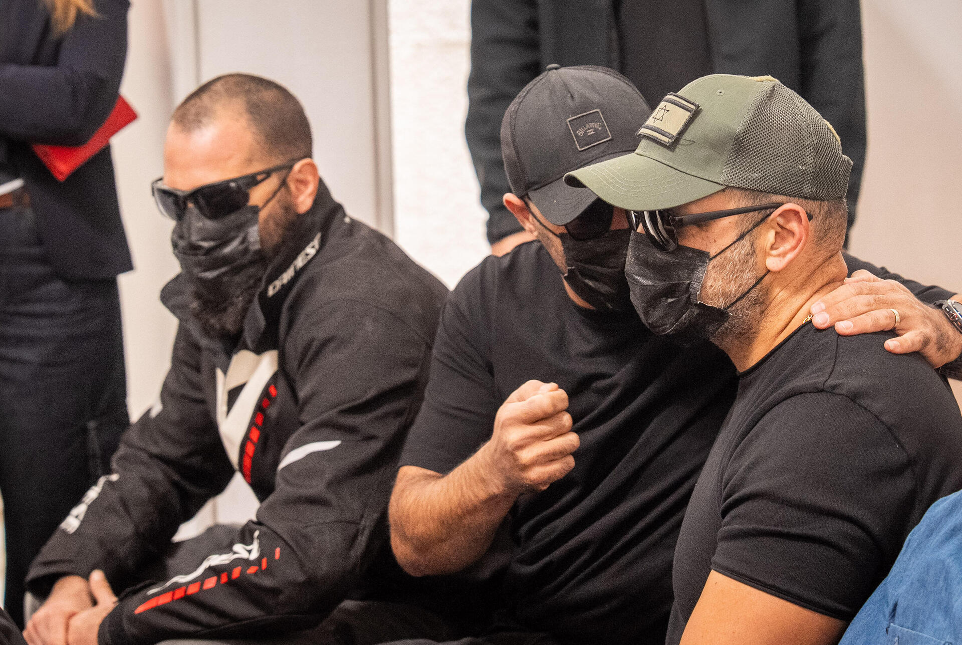 לוחמים מכוח 100 בבית המשפט 