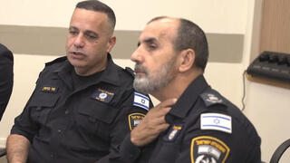 מני בנימין לצד המפכ"ל דני לוי