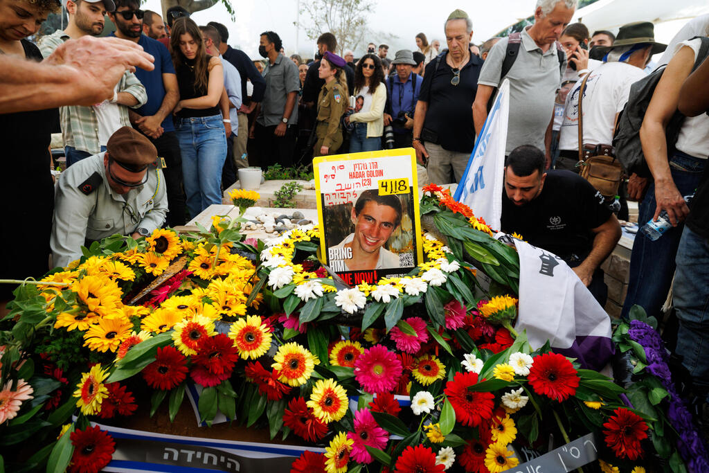 Funeral in Kfar Saba, this week (Photo: Ziv Koren) 11 שנים אחרי שנפל ונחטף, סגן הדר גולדין ז"ל הובא לקבורה
