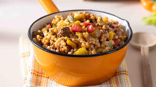 בסיר אחד: פתיתים אדומים עם בשר וירקות