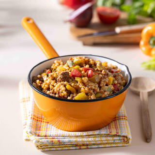 בסיר אחד: פתיתים אדומים עם בשר וירקות