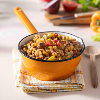 בסיר אחד: פתיתים אדומים עם בשר וירקות