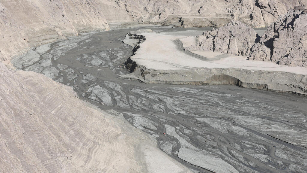 סכר אמיר חאן ב טהרן איראן משבר מים בצורת