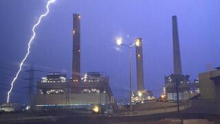 ברקים בתחנת הכוח באשקלון