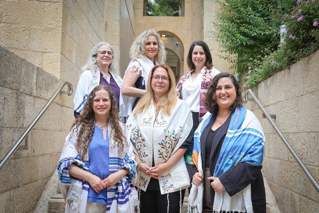 שורה עליונה, מימין: דגנית תימור גנשל, עדי סגל ויעל שביד. שורה תחתונה, מימין: ד"ר מעין מורג, שירלי צפת דוידאי וזהבית כליף