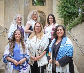 שורה עליונה, מימין: דגנית תימור גנשל, עדי סגל ויעל שביד. שורה תחתונה, מימין: ד"ר מעין מורג, שירלי צפת דוידאי וזהבית כליף