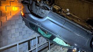 רכב התהפך אל מסילת רכבת במודיעין