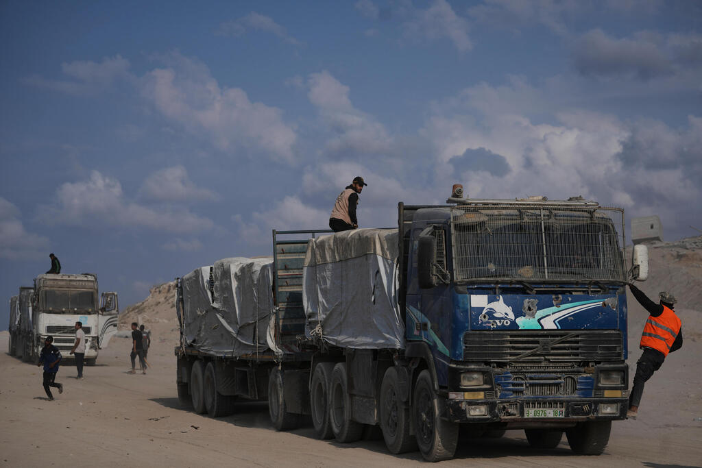 משאיות עם סחורה ברצועת עזה