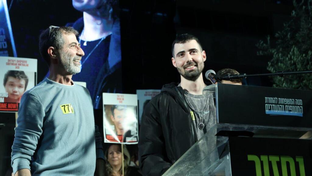 העצרת השבועית בכיכר בחטופים בתל אביב