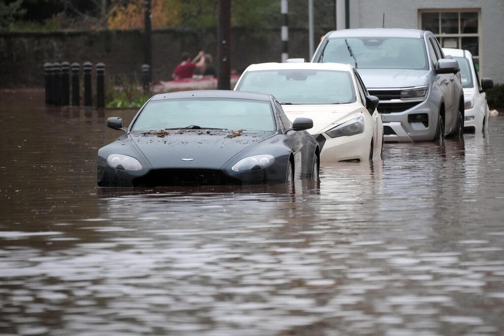 Photo: Matthew Horwood/Getty Images הצפות ב וויילס בריטניה הסופה קלאודיה