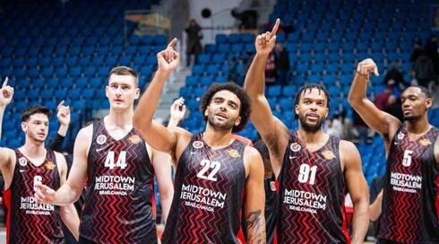 שחקני הפועל ירושלים חוגגים