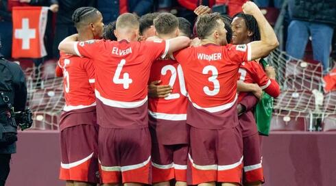 שחקני שווייץ חוגגים