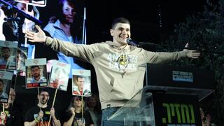 העצרת השבועית בכיכר בחטופים בתל אביב