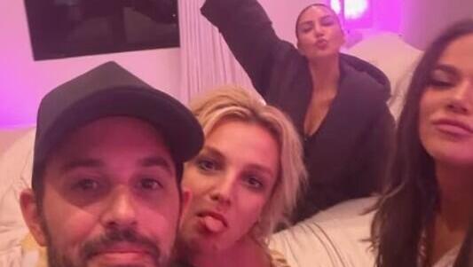 בריטני ספירס קים קרדשיאן קלואי קרדשיאן קייד הדסון