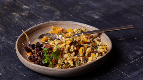 סלט חיטה וצימוקים