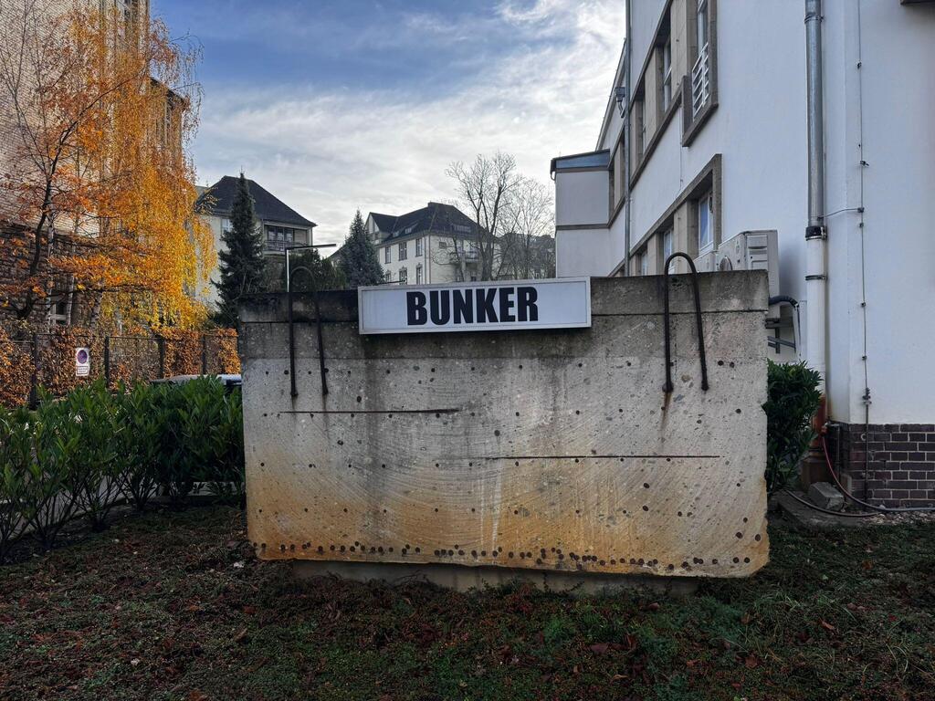 הבונקר הנאצי שבו מוצגת התערוכה "יהודים רעים/טובים"