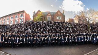 אלפי השלוחים בתמונה הקבוצתית