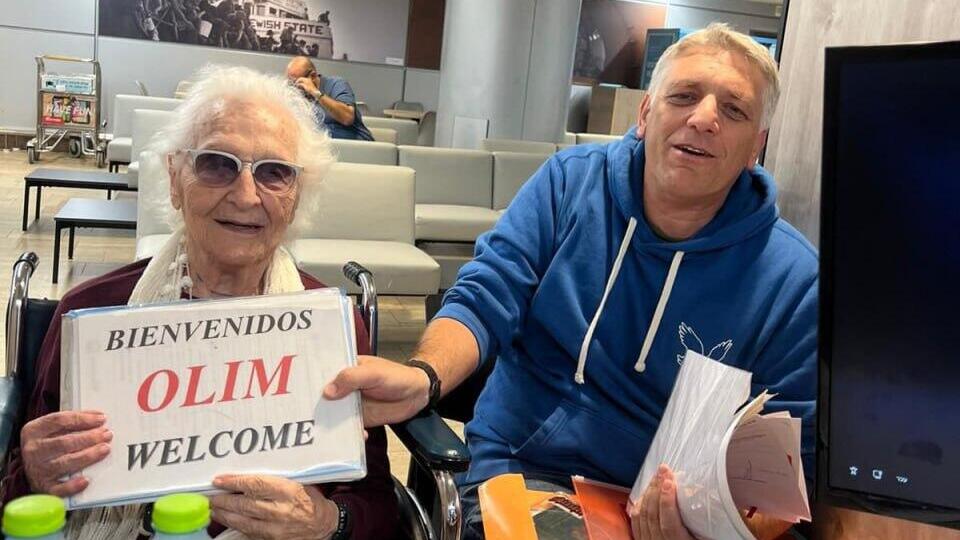 Sara Unterberg: 'I believe all Jews should live in Israel' "היהודים צריכים לחיות בישראל". שרה אונטרברג