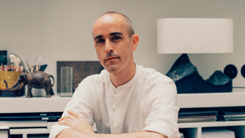 המעצב רפאל נבות