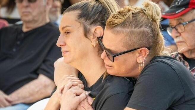 Дочери Мени Годарда на похоронах отца (Фото: Уриэль Эвен-Сапир) הלווייתו של מני גודארד ז"ל