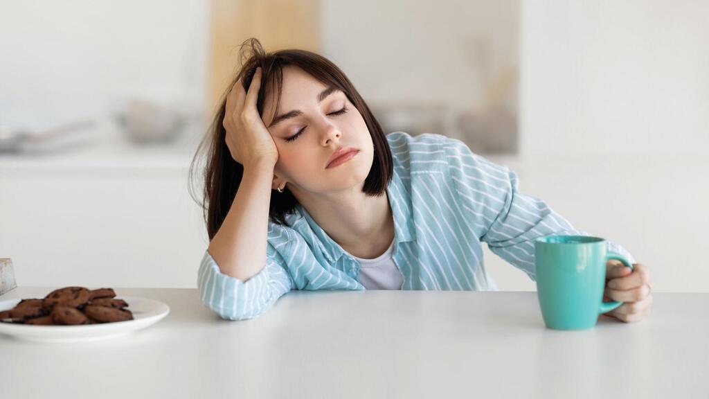 Photo: ASAP Creative/Shutterstock רוצים לישון. אוכלים כבד מדי, ובשעה לא מתאימה