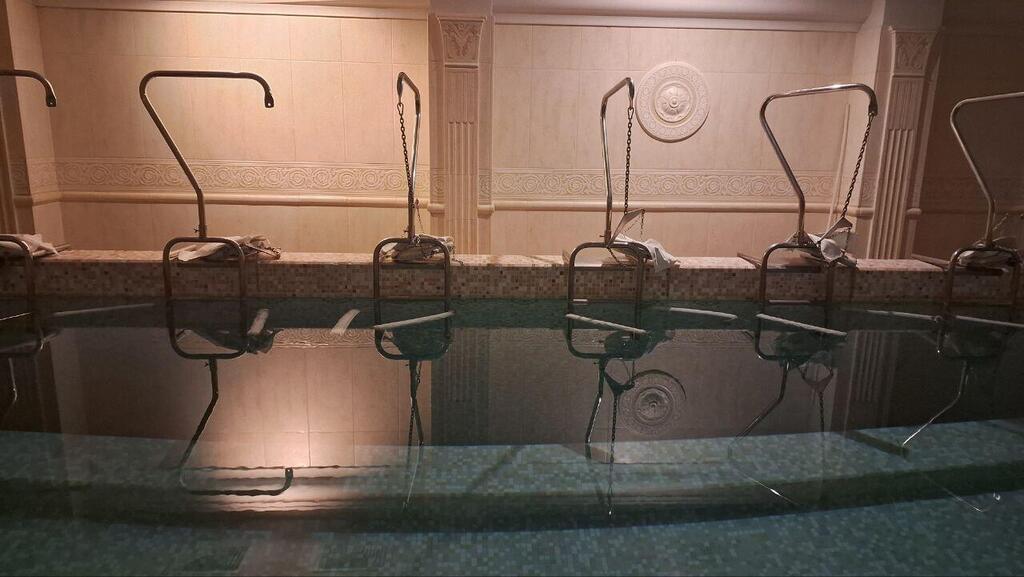 Термальный бассейн для процедуры вытяжения позвоночника (Фото: Анастасия Тадсон) Термальный бассейн для процедуры вытяжения позвоночника