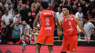 אלייז'ה בראיינט ואנטוניו בלייקני חוגגים