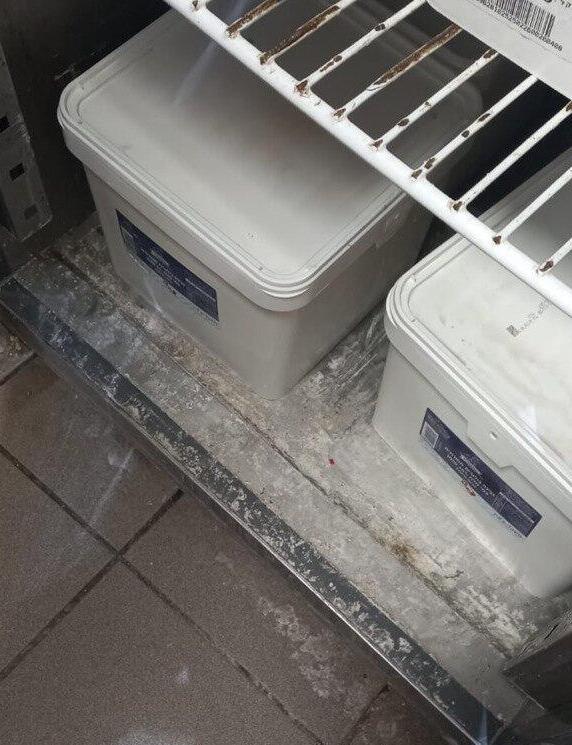 Остатки молочных продуктов в холодильнике Остатки молочных продуктов в холодильнике