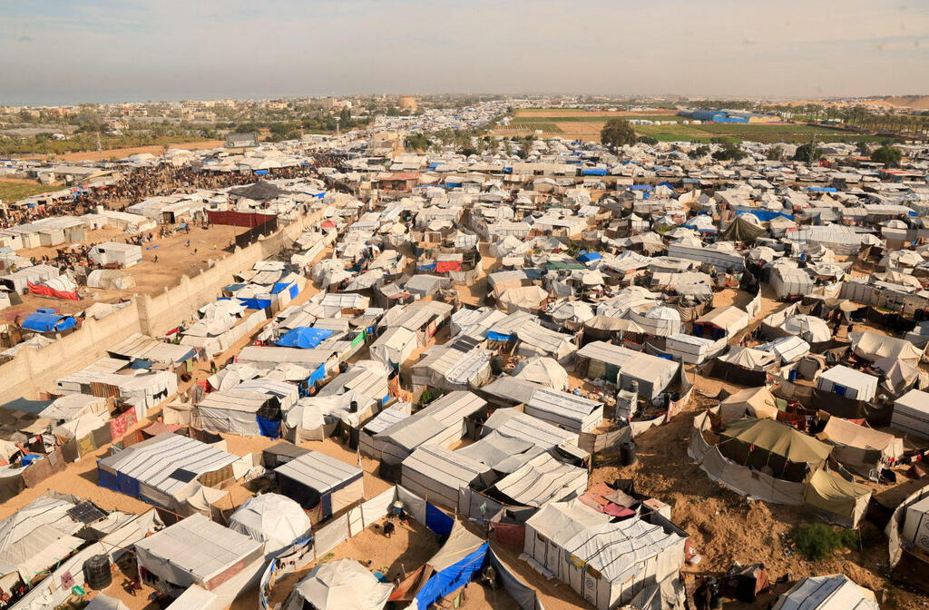 Raised funds for 'winter supplies for Gaza families' — and sent the money to Hamas (Photo: REUTERS/Haseeb Alwazeer) אוהלי עקורים בשכונת אל-מוואסי, חאן יונס
