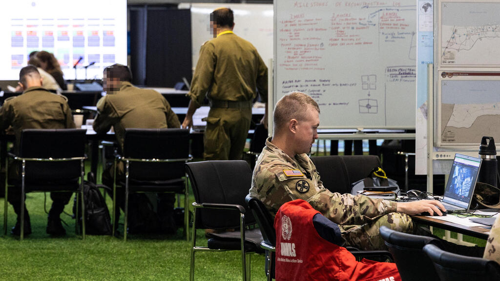 Штаб США в Кирьят-Гате (Фото: AP Photo/Ariel Schalit) קריית גת חיילים אמריקנים בבסיס של מרכז התיאום האזרחי של ארה"ב בישראל