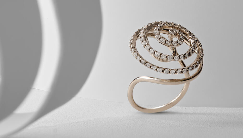 Кольцо INFINITO SINGULAR из благородного золота 18 карат с бриллиантами Кольцо INFINITO SINGULAR из благородного золота 18 карат с бриллиантами