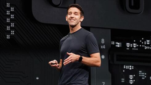 המנכ"ל הבא של אפל? הכירו את ג'ון טרנוס