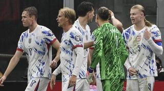 שחקני נבחרת נורבגיה חוגגים