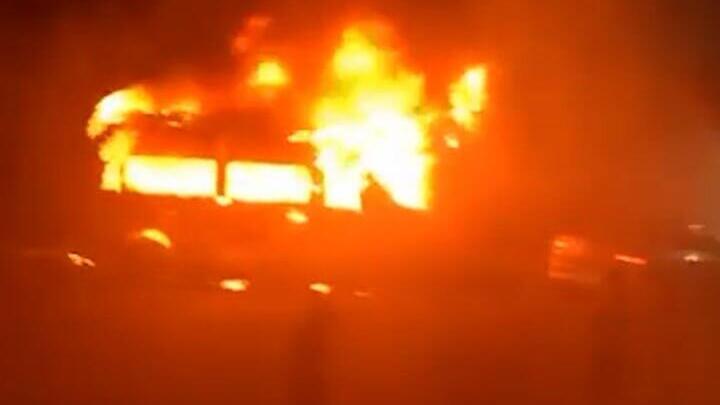 מתנחלים קיצוניים הציתו רכבים בכפר ליד המאחז שפונה, נתניהו וכ"ץ עדיין שותקים | תיעוד