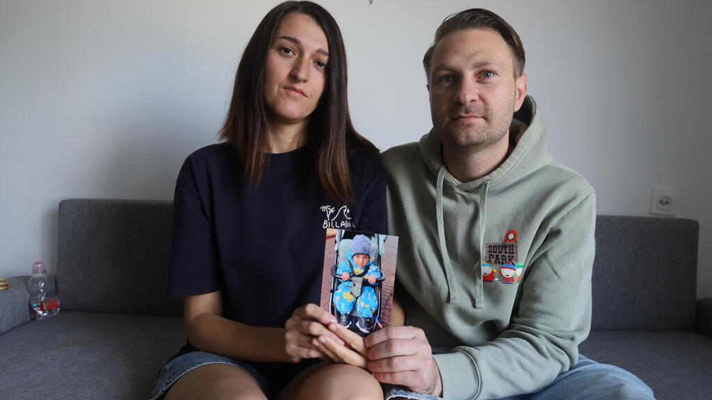 Катя и Влад после смерти сына (Фото: Мики Шмидт) קטיה וולד קירושין