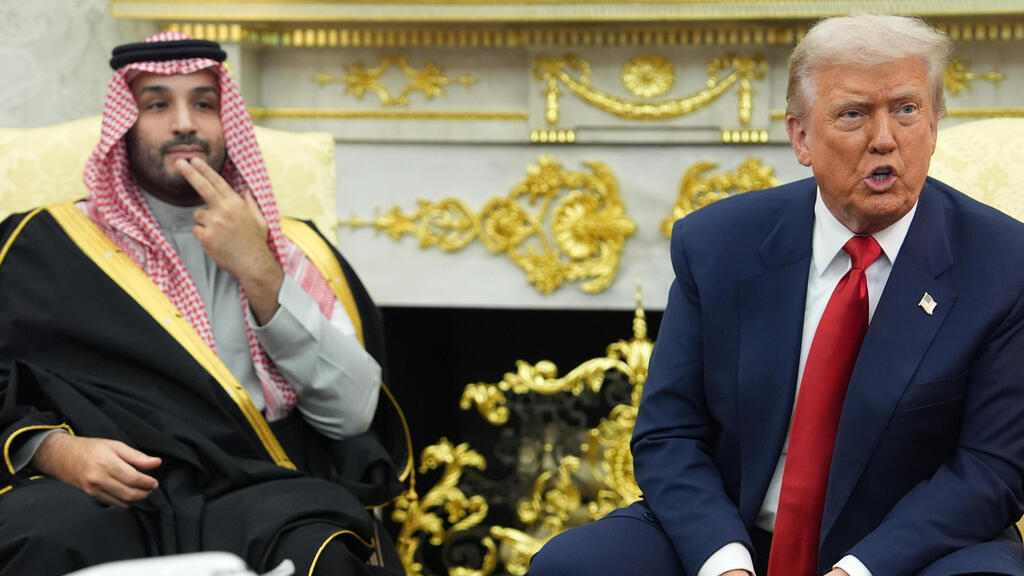 Мухаммед Бин Салман и Дональд Трамп в Белом доме, ноябрь 2025 года (Фото: AP Photo/Evan Vucci) טראמפ ובן סלמאן