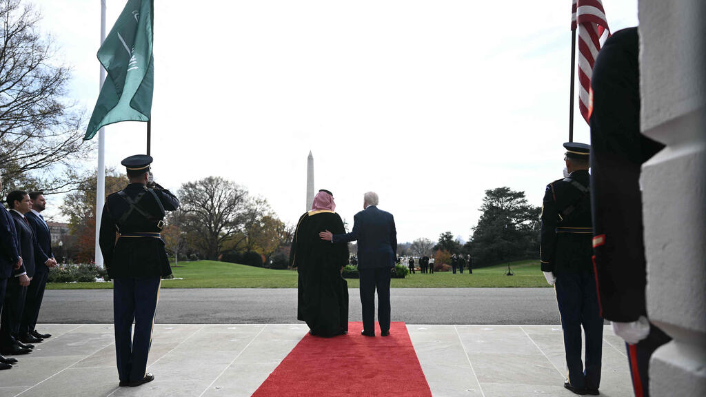 Bin Salman was received with full honors (Photo: Brendan Smialowski / AFP) טראמפ ובן סלמאן