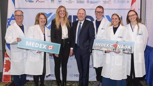 Dr. Efrat Aflalo, Head of the Physicians Olim Directorate at the Ministry of Aliyah and Integration, and Rabbi Yehoshua Fass, Co-Founder and Executive Director of Nefesh B’Nefesh, meet with Canadian doctors planning their Aliyah at the MedEx Canada event 