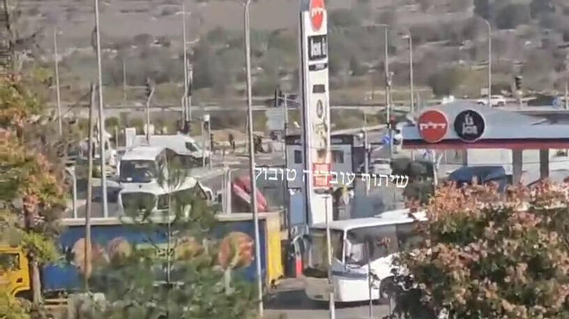 פיגוע משולב בגוש עציון: ארבעה ישראלים נפצעו, אחת מהם במצב אנוש