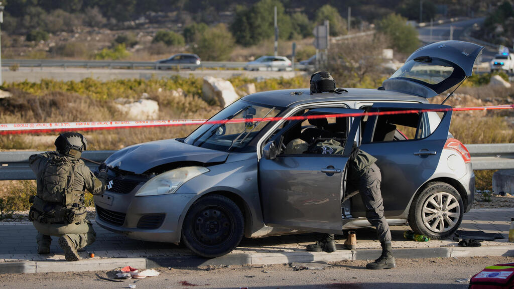 Attack at Gush Etzion Junction (Photo: Ohad Zwigenberg/AP) פיגוע בגוש עציון