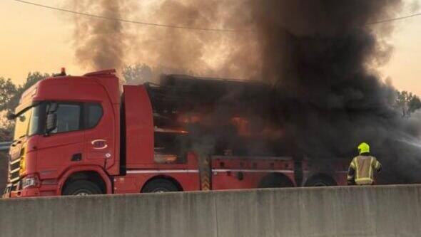 משאית עולה באש ליד נתב"ג