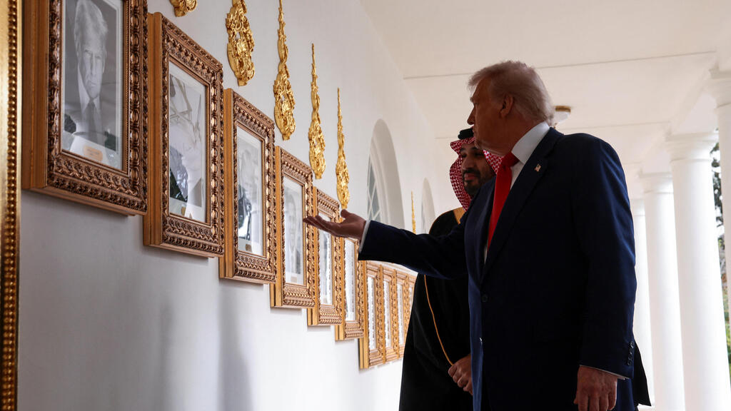 Экскурсия по Белому дому (Фото: REUTERS/Evelyn Hockstein) טראמפ ובן סלמאן