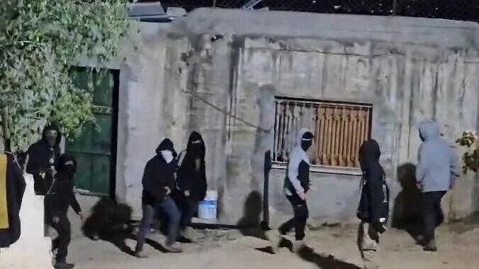מתנחלים פרצו לבית משפחה בצפון רמאללה וגרמו להרס רב